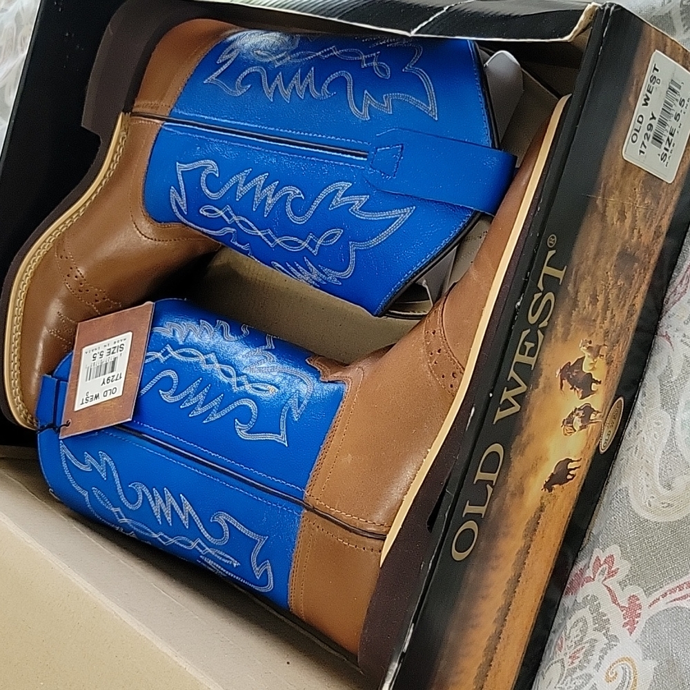 SOLD Boots size 5.5
